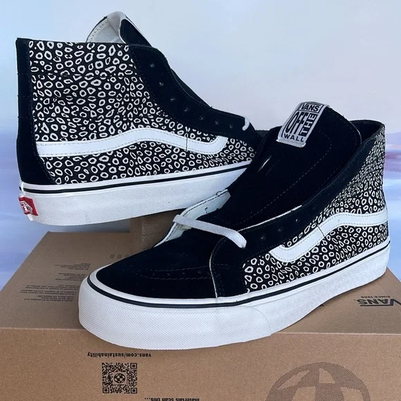 Vans WMNS Sk8-Hi 38 Deco
Sting Ray Black/Vintage White
VN0A4BX64WM
Sneakers - Picture 2 of 16